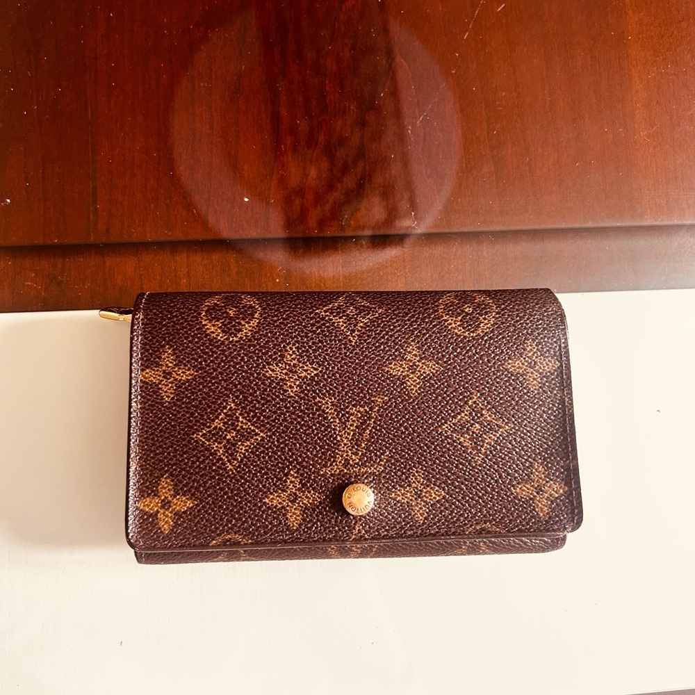 Authentic Louis Vuitton Tresor Brown Monogram Wallet